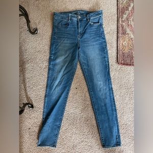 Medium Wash American Eagle Hi-Rise Jeggings